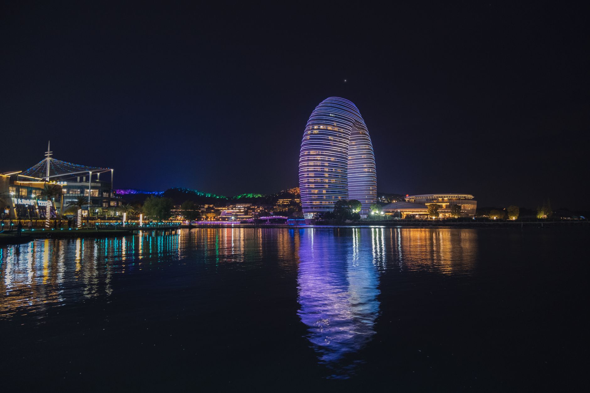天泉湖实景图片