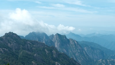 五虎山实景图片