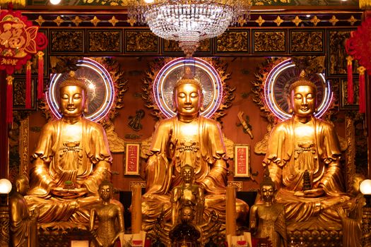 金灯寺金色佛像特写