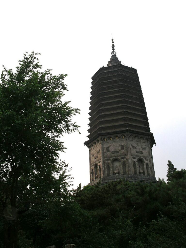 辽阳白塔实景图片