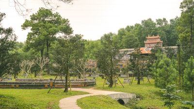 西丰北山森林公园传统建筑与小径