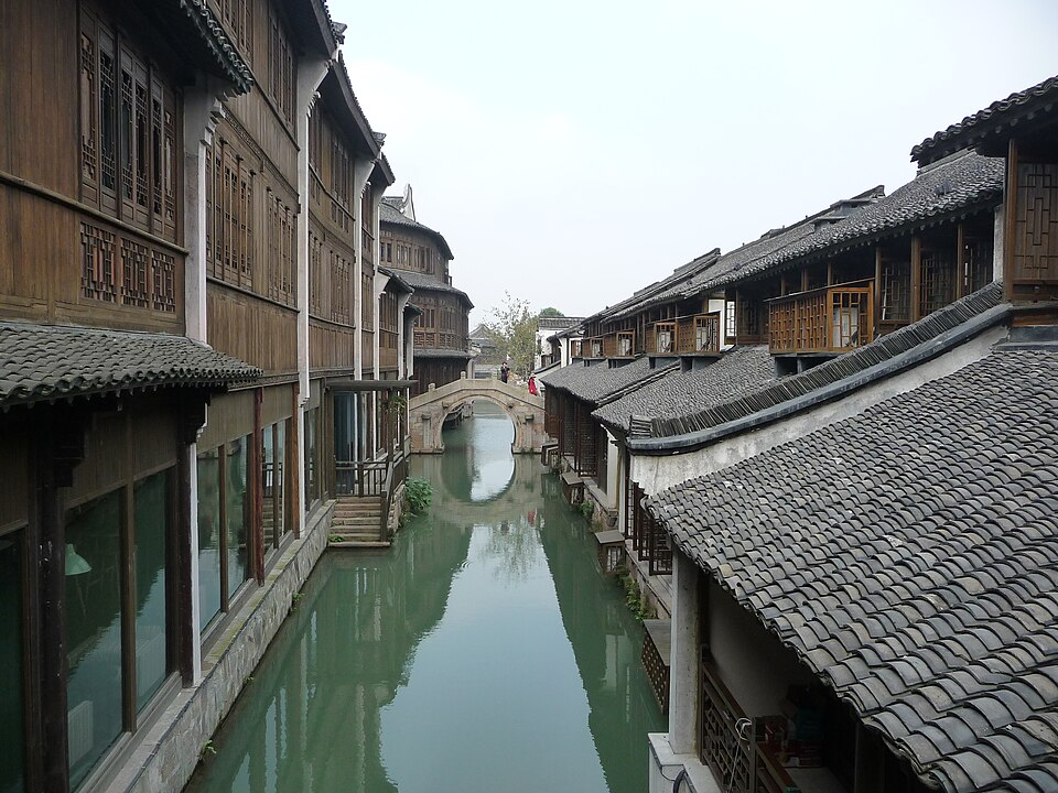 乌镇古桥与临水民居