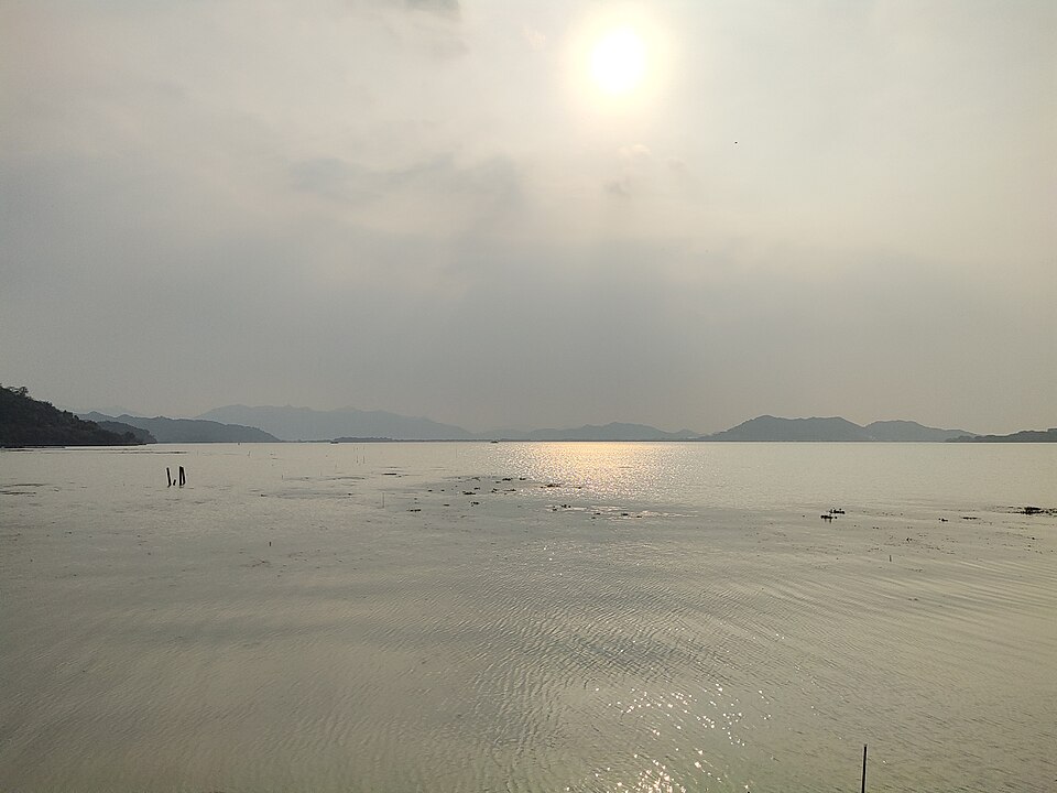 东钱湖湖面风光实景图片
