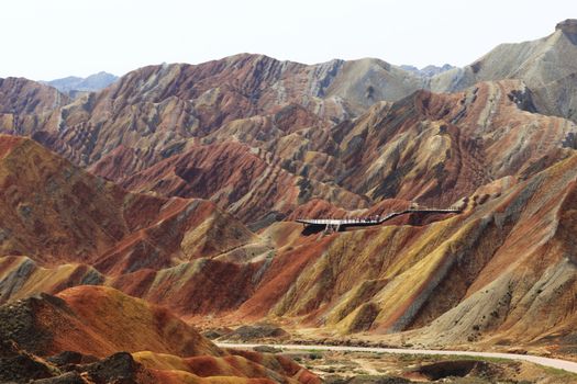 丹霞山景区索道俯瞰丹霞群峰