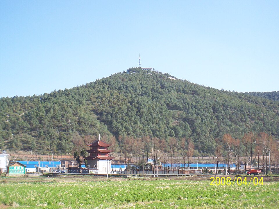 凤凰山和望海楼全景