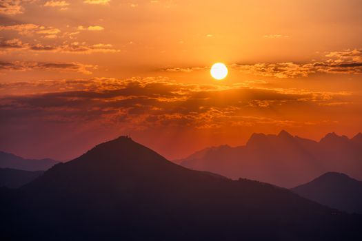 太行红山实景图片