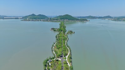 麻龙湾清明上河图湖中步道