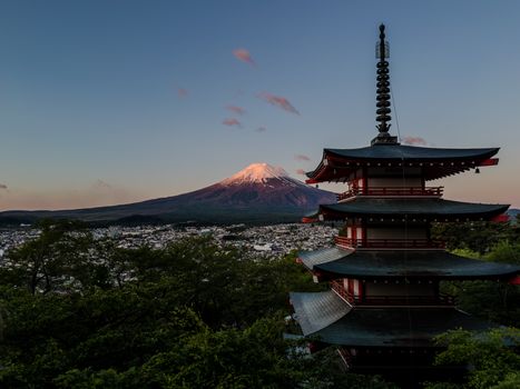 重光塔实景图片