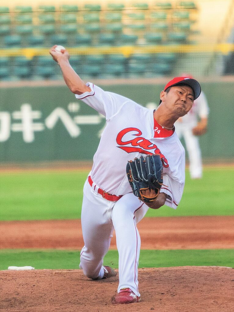 横山弘树在棒球场照片
