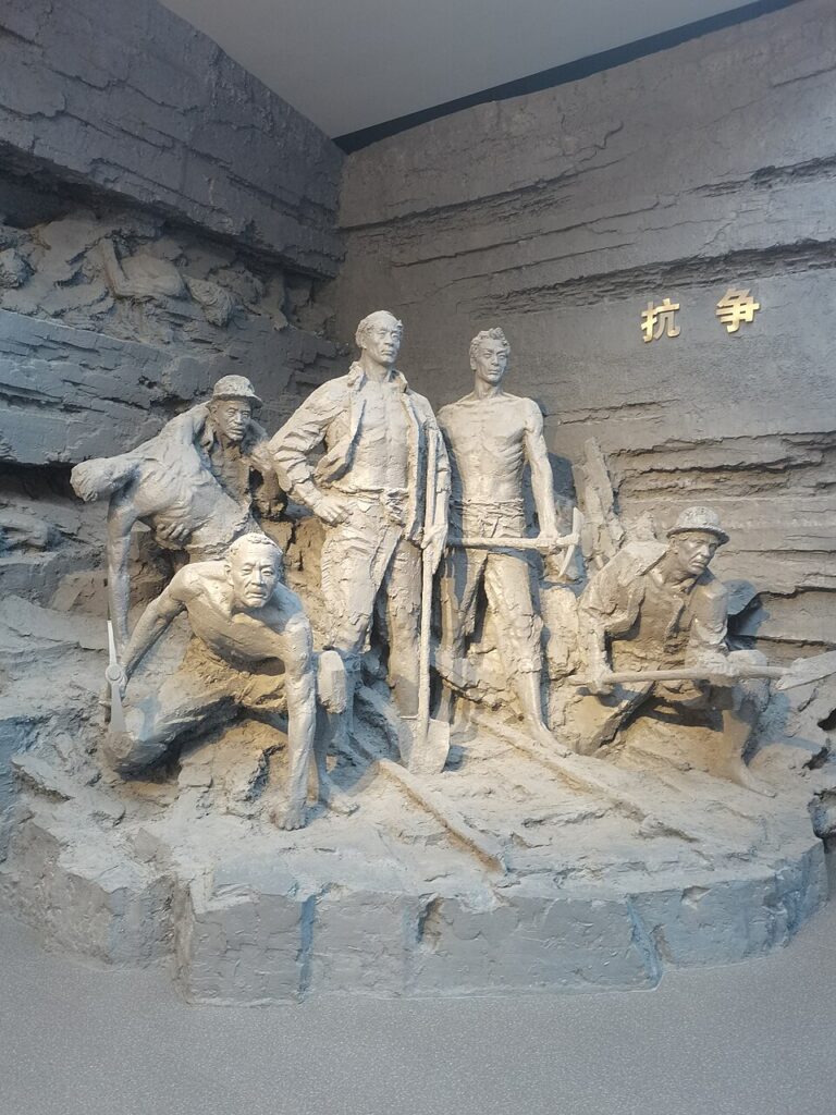 阜新万人坑死难矿工纪念馆雕塑特写