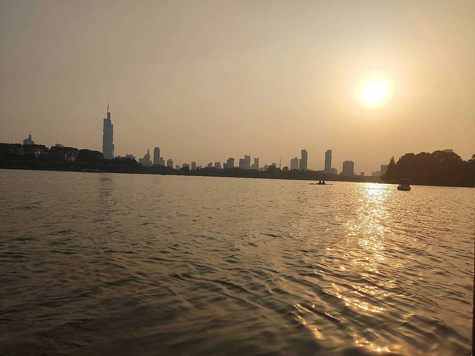 玄武湖实景图片