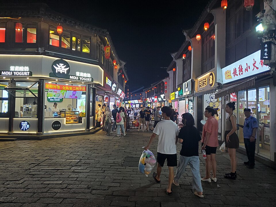 湖州衣裳街全景实景图片