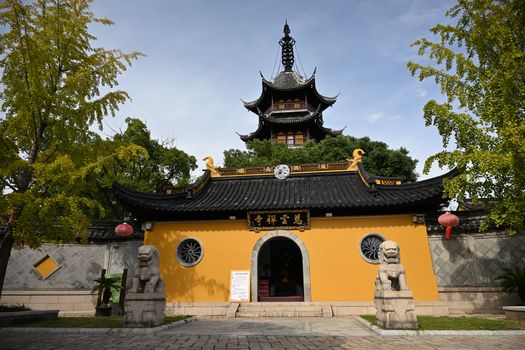 潭柘寺石狮与宝塔实景