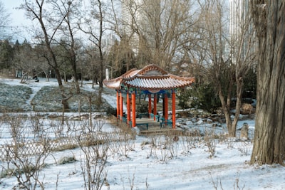 冷热地公园雪景亭子