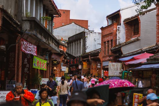 东南邑历史街区热闹街头市场图片