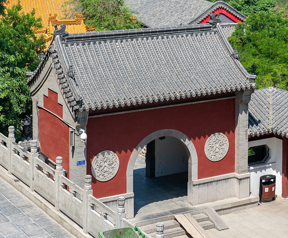 千佛山国家森林公园入口另一视角