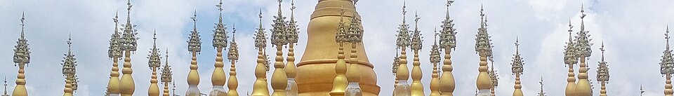 云南芒市金孔雀大街环岛