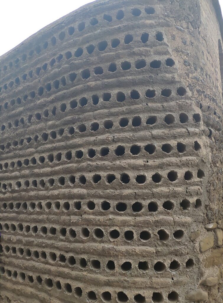 砥洎城坩埚城墙实景图片