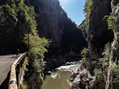 青松岭大峡谷实景图片