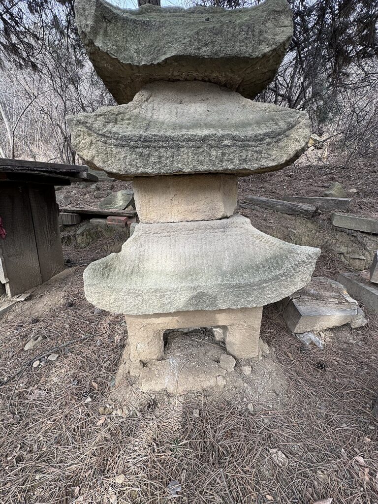 羊头山石窟五号窟后方塔实景图片