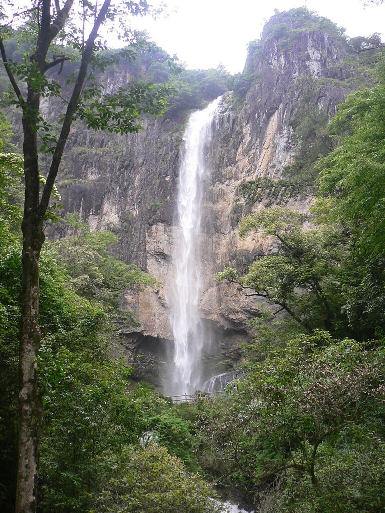 百丈漈瀑布近景