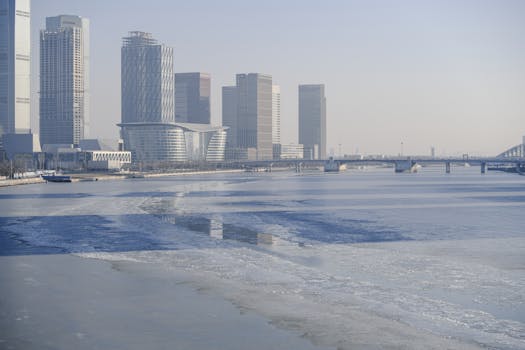 天津海河教育园冰封河景