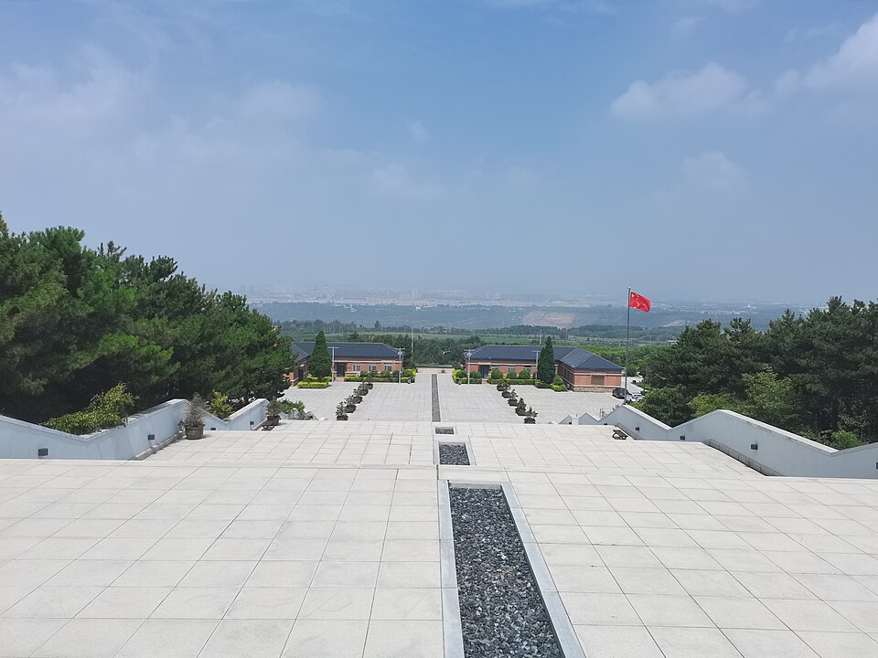 阜新万人坑死难矿工纪念馆纪念广场实景