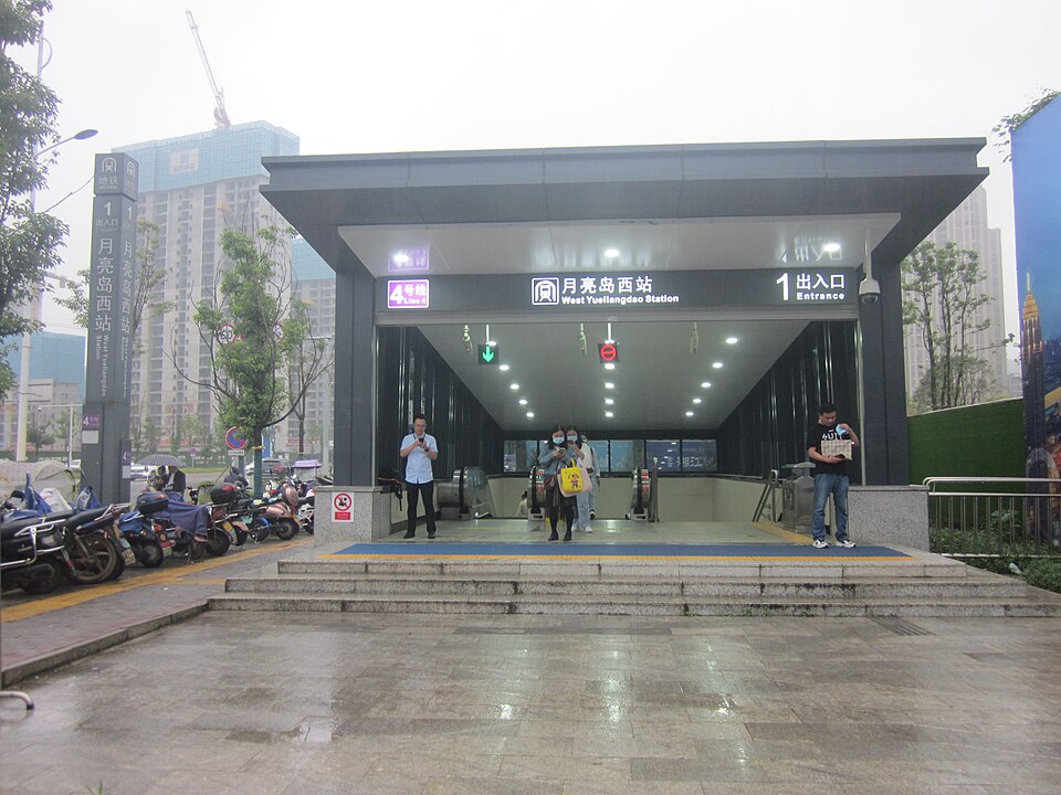 月亮岛西站1号口实景图片