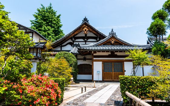 岢岚毛主席路居馆白墙房屋