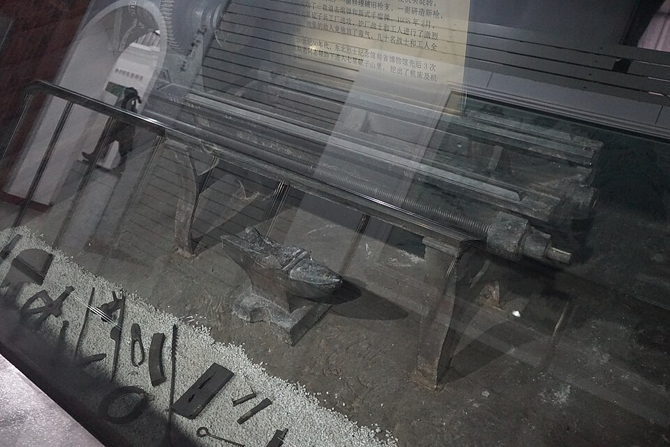 七星砬子兵工厂机床文物