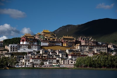 普莫雍措实景图片