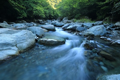 九曲河漂流实景图片