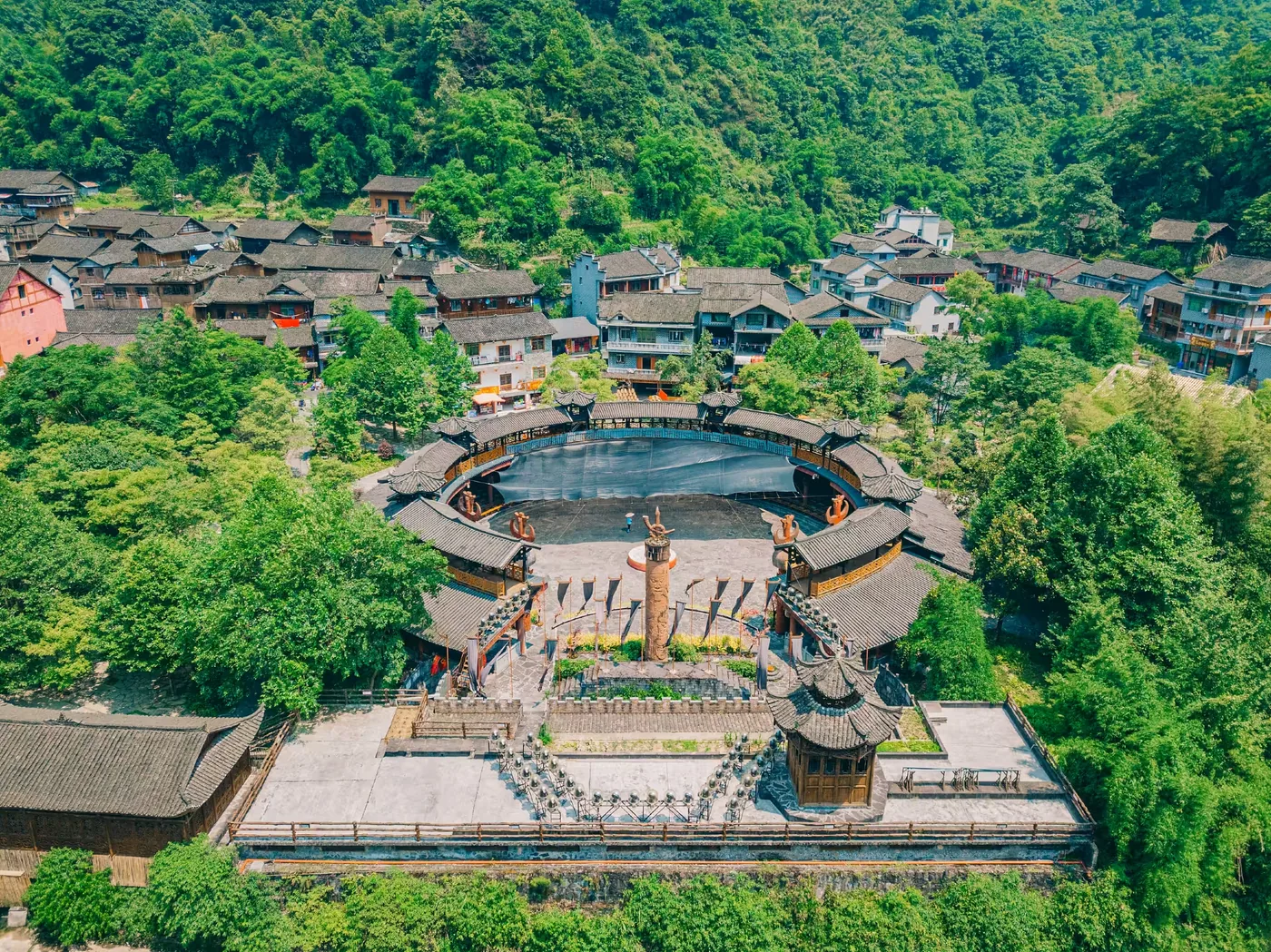 德夯苗寨实景图片