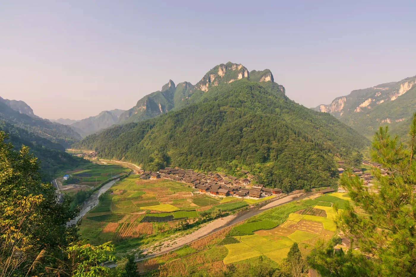 吕洞山实景图片