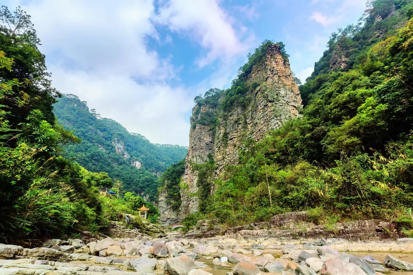 千层峰实景图片