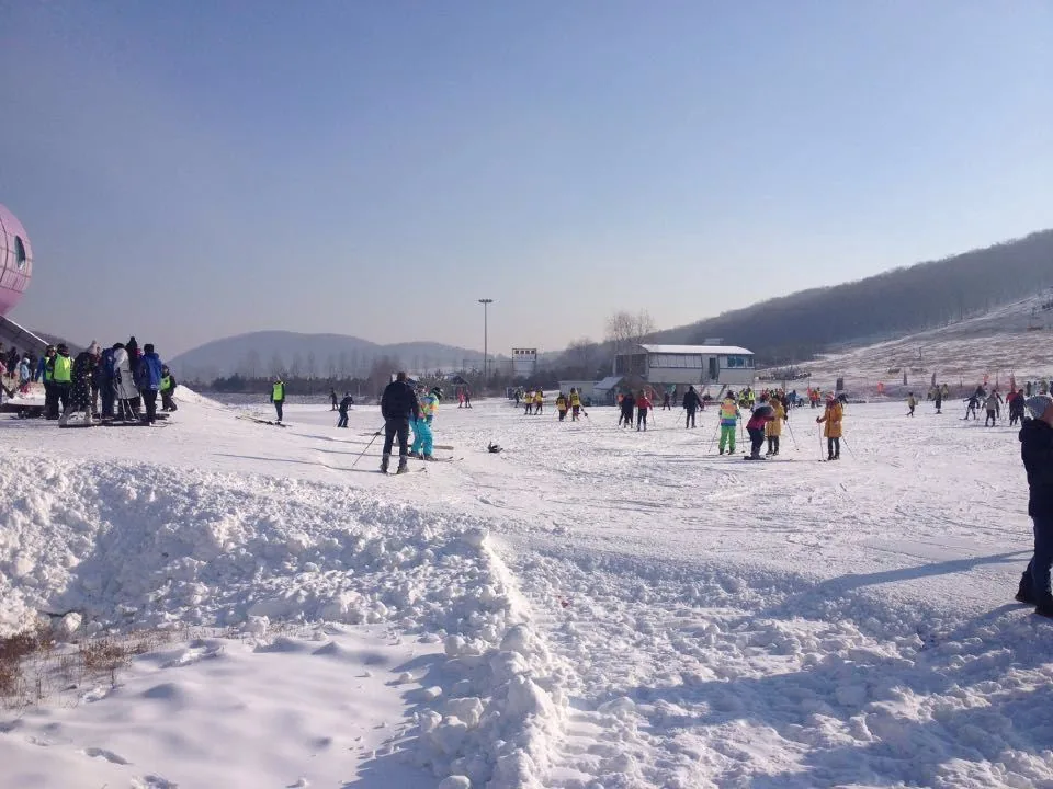 长春莲花山滑雪场风景图片