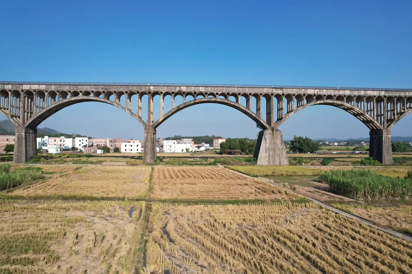 长岗坡渡槽实景图片
