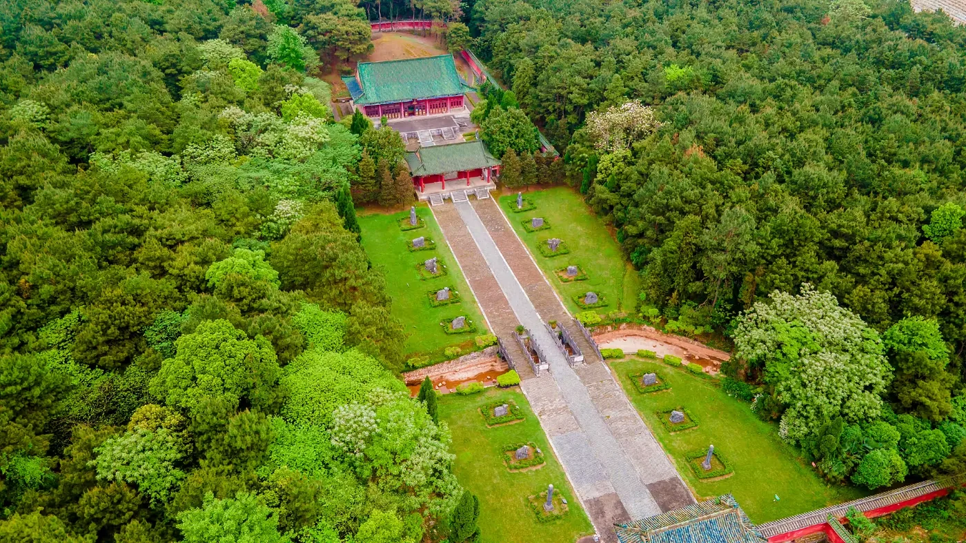 靖江王陵实景图片