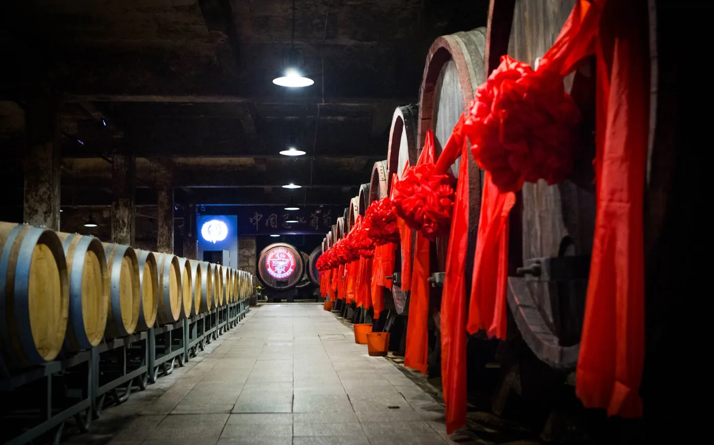 通化葡萄酒地下酒窖景区风景图片
