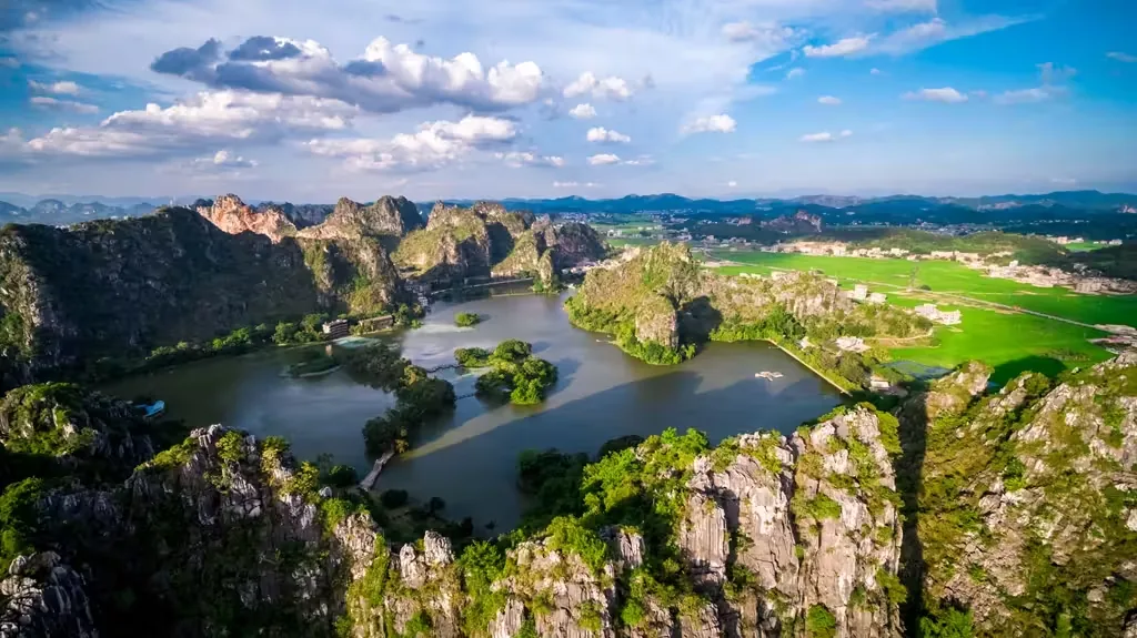 水月岩实景图片