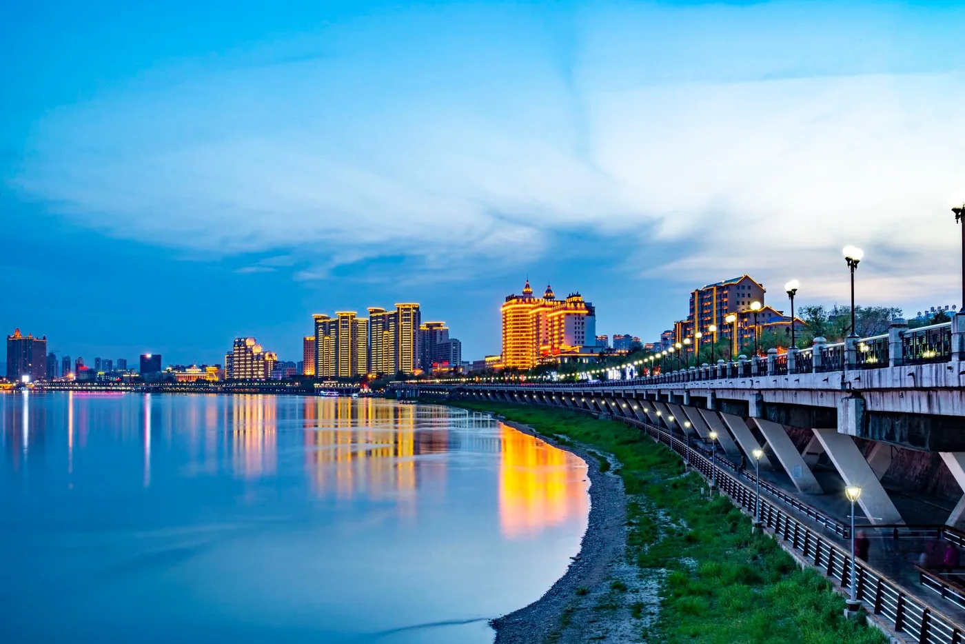 松花江景观带实景图片