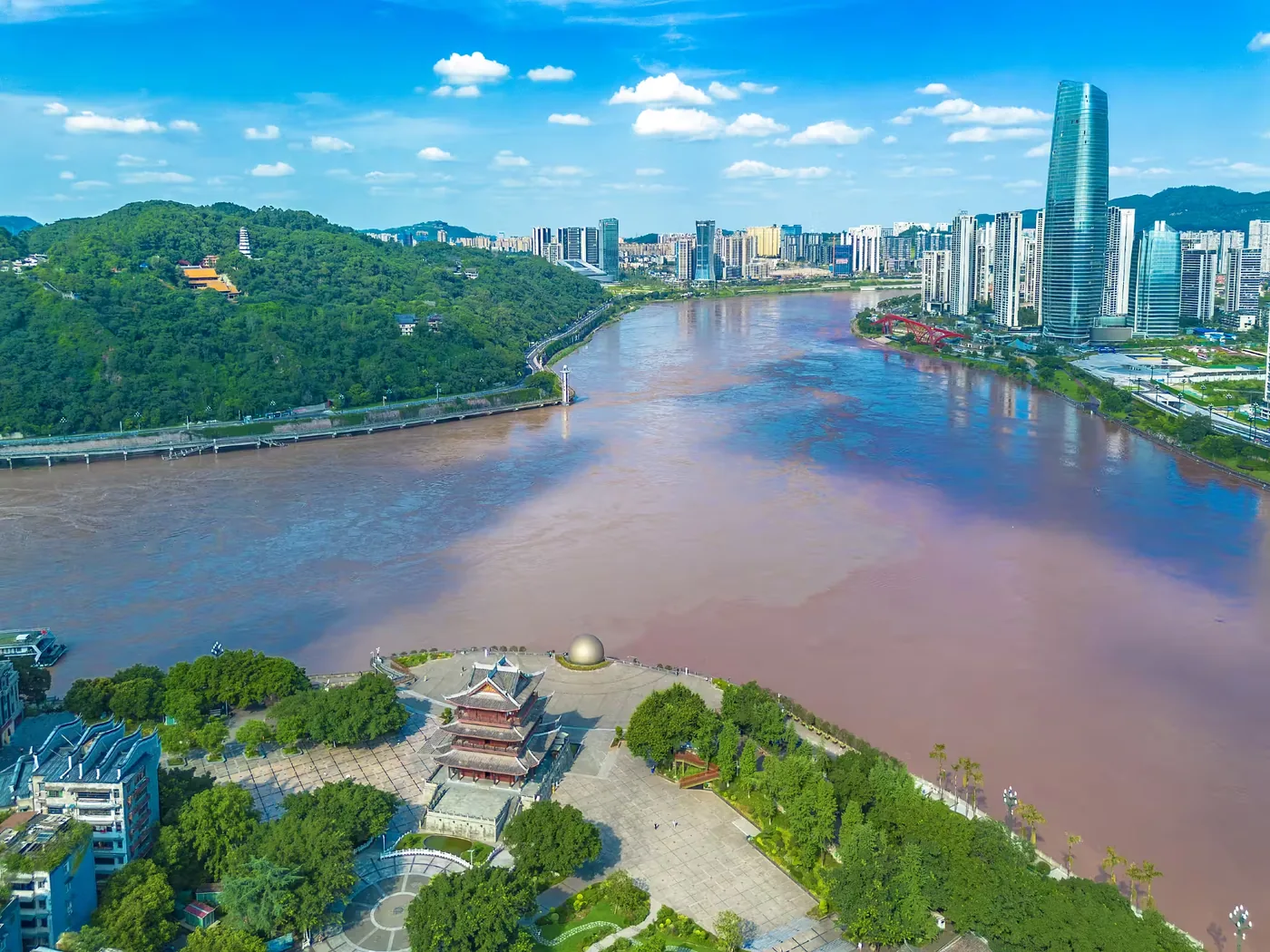 宜宾合江门适合傍晚看江景,正午暴晒不划算