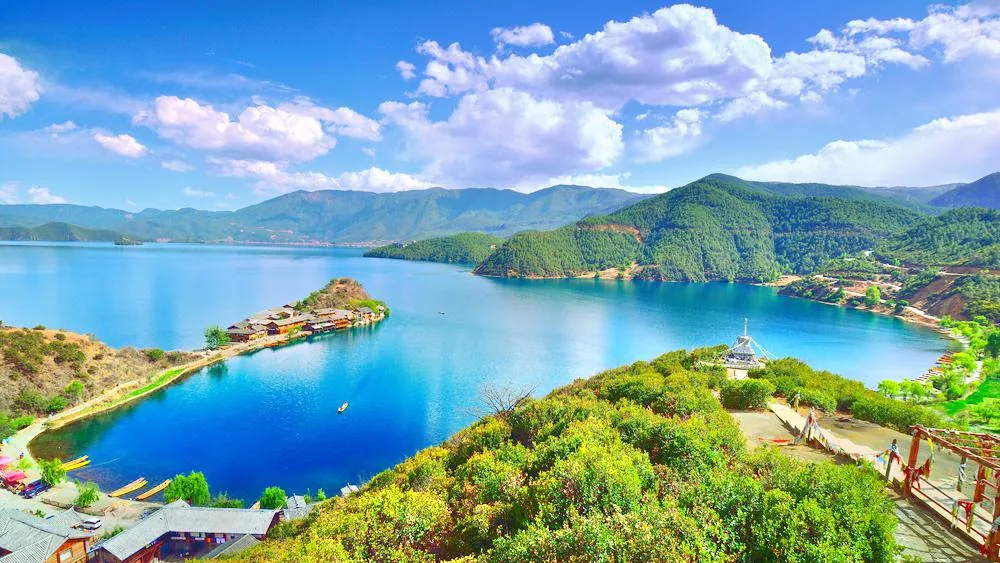 泸沽湖风景图片