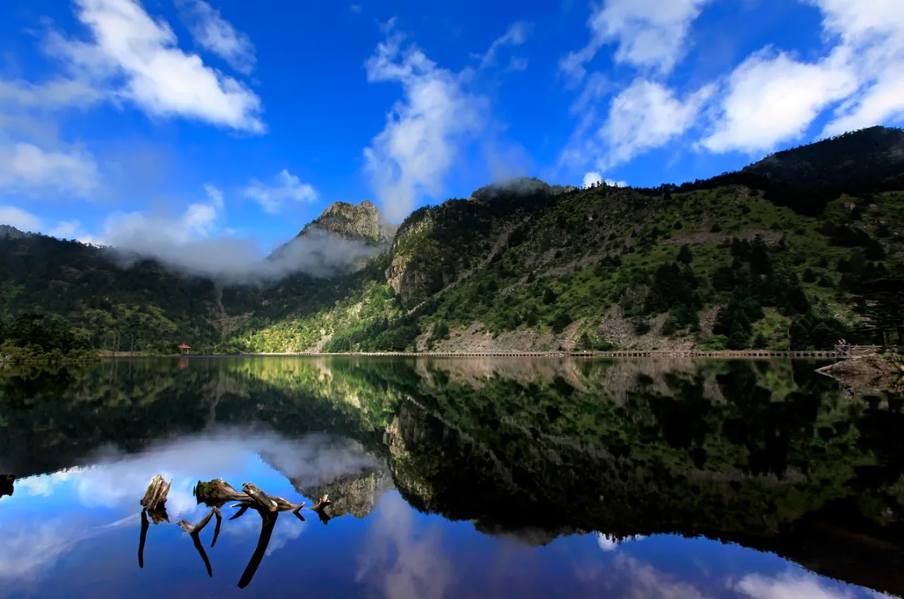 螺髻山风景图片