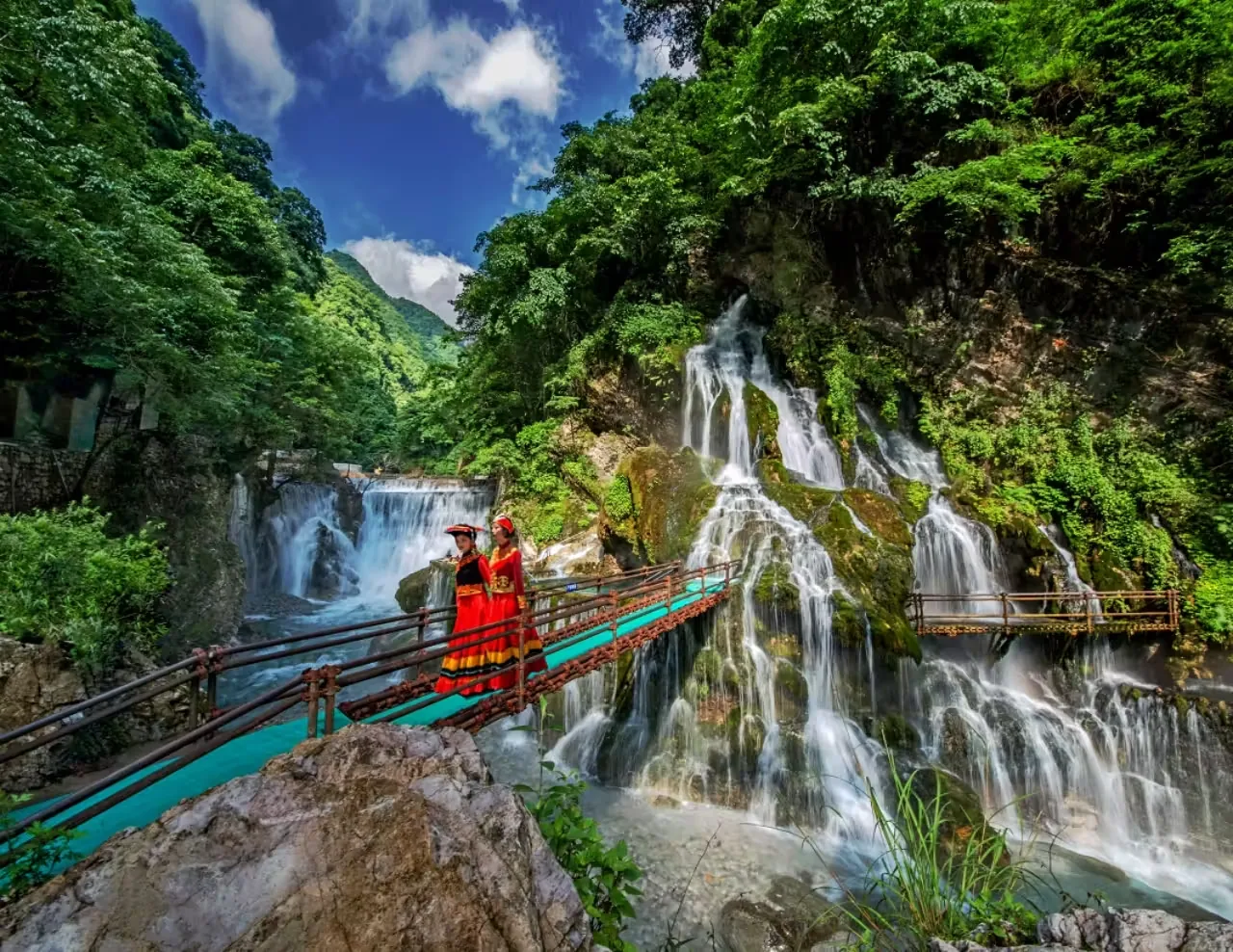 螺髻九十九里温泉瀑布实景图片