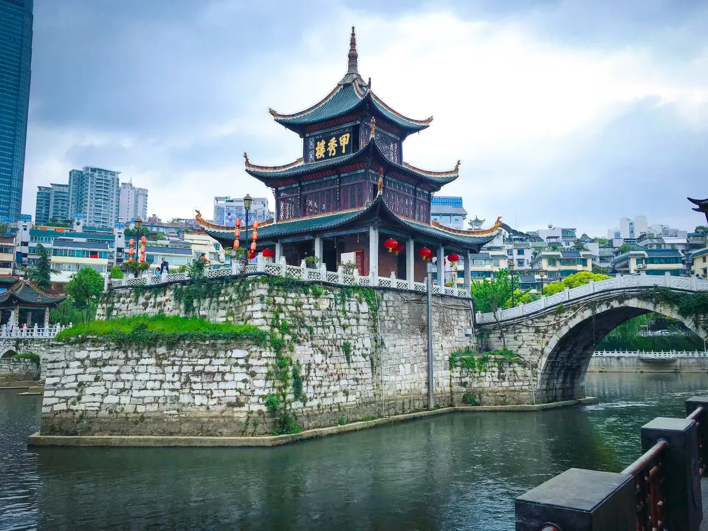 甲秀楼实景图片