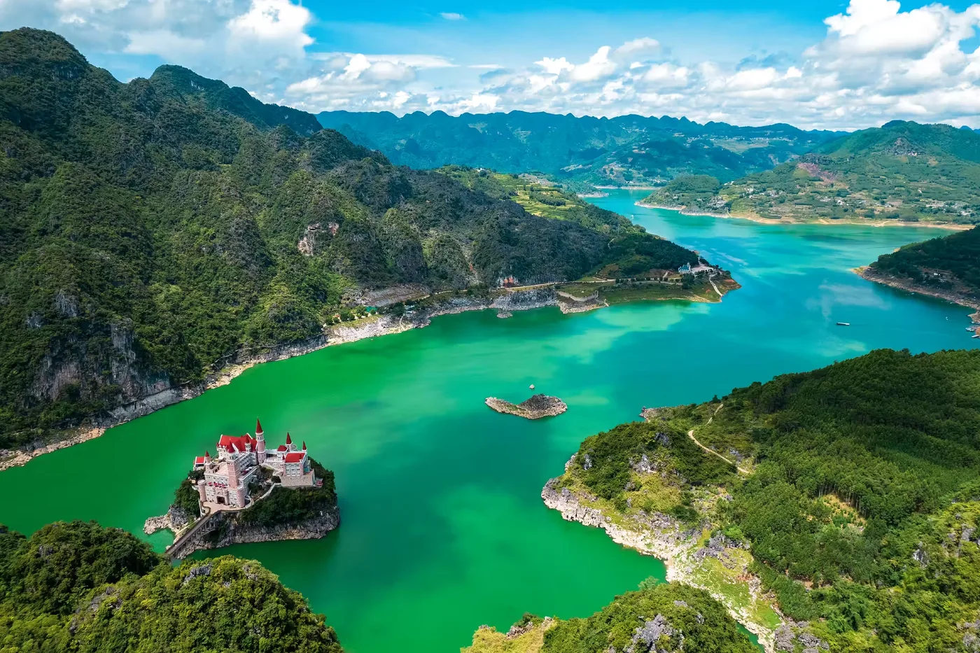 万峰湖实景图片