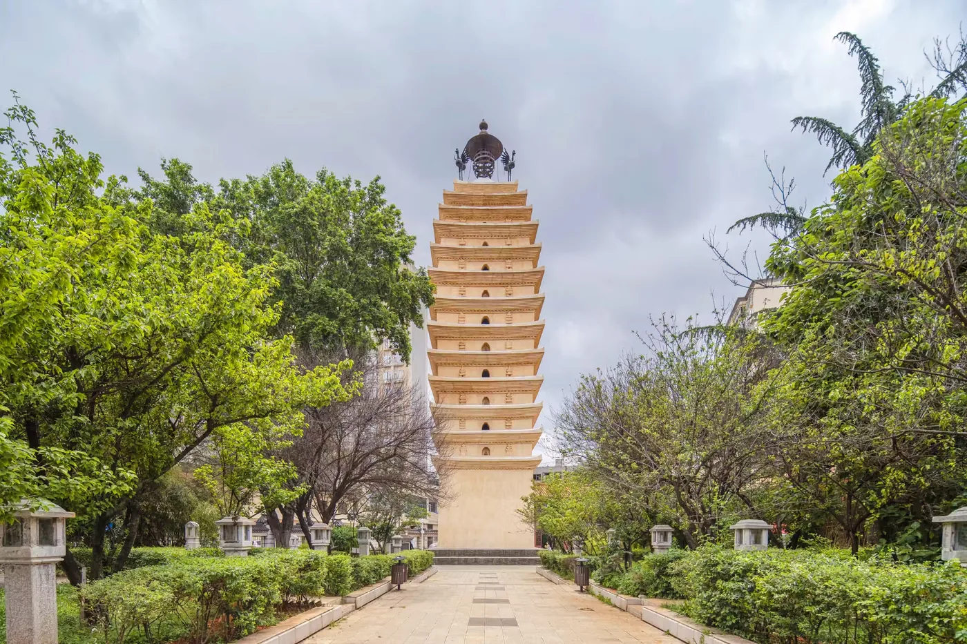 东西寺塔实景图片