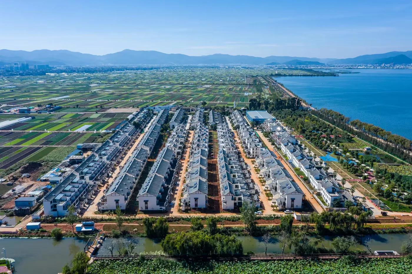 杞麓湖实景图片