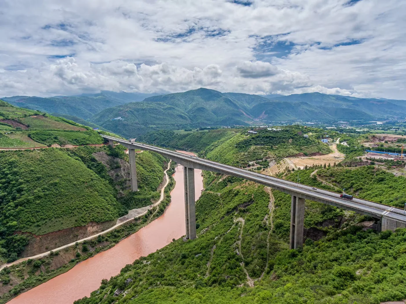 元江世界第一高桥实景图片